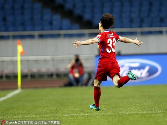 据悉，曼城与埃切维里签约后，球员将被回租至河床1年，在2024年12月前往欧洲。